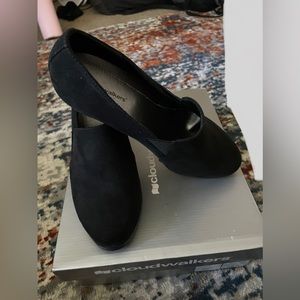 Cloudwalkers suede comfortable heels wedges black size 7 wide